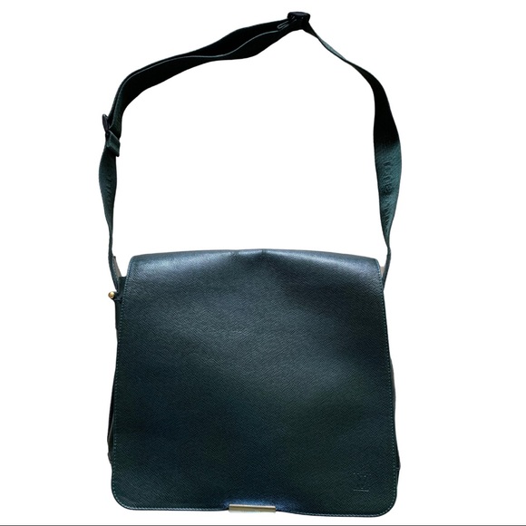 Louis Vuitton Messenger Taiga Viktor Epicea - Picture 3 of 12